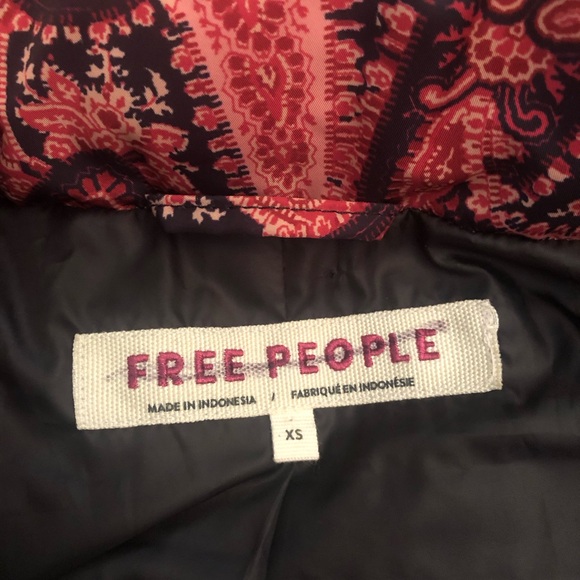 NWOT - Free People Flora Puffer Vest - Picture 9 of 9